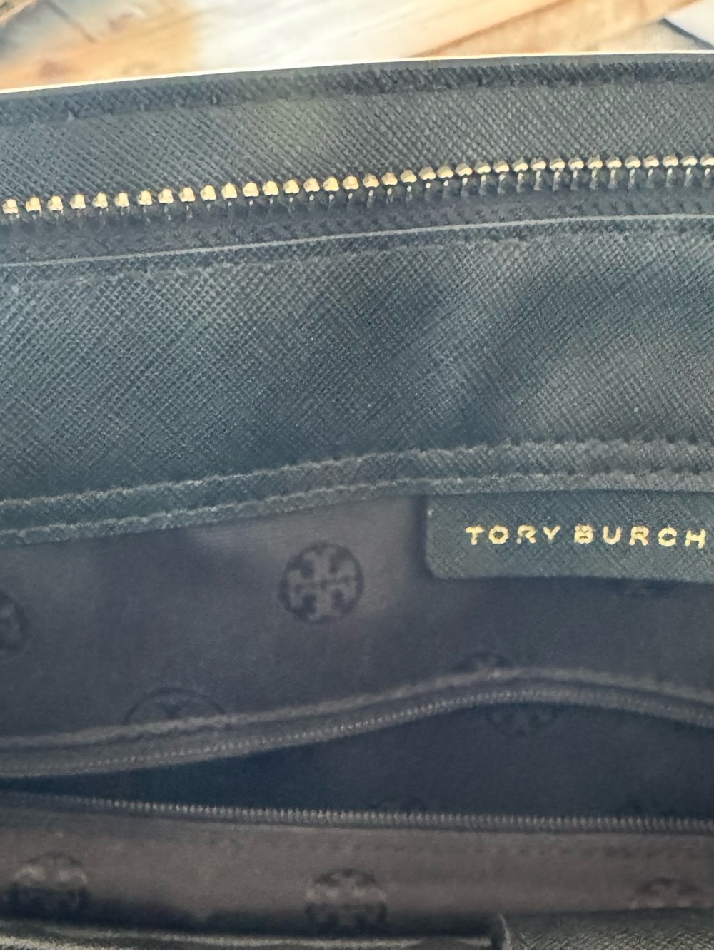 Excellent Tory Burch Black Saffiano Leather Emerson Top Zip Tote with Gold Logo - Picture 16 of 16